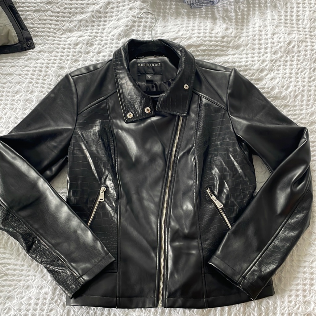 Bernardo Fuax Leather Jacket Size Lblack